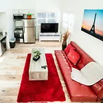 Modern Three Bedroom Loft With 3 Levels Sleep 10 Ppl In Hollywood