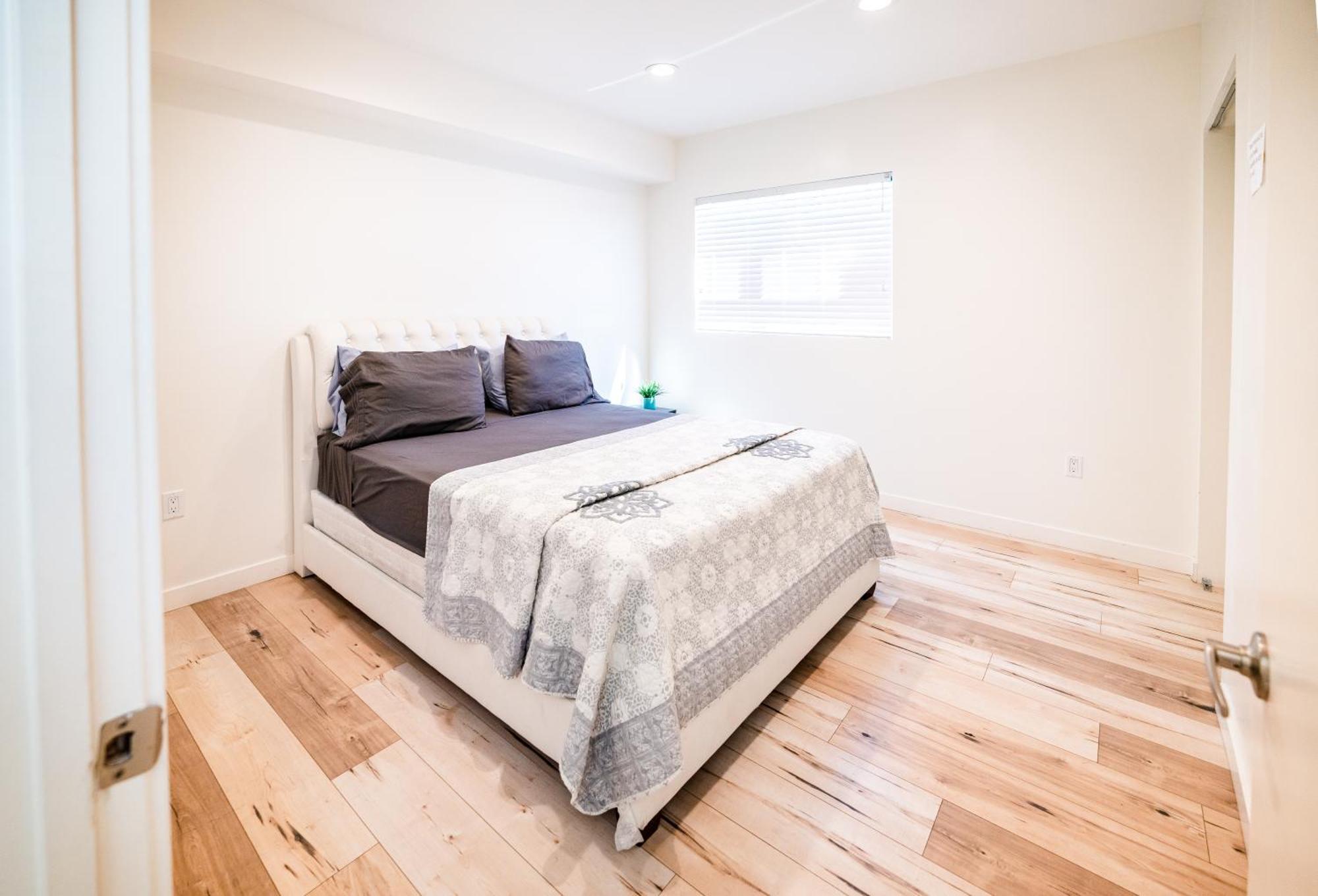 Modern Three Bedroom Loft With 3 Levels Sleep 10 Ppl In Hollywood